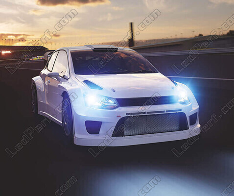 Illuminated car headlights equipped with Osram Xenarc Cool Blue Boost D1S Xenon bulbs 7000K - 66140CBB-H2B